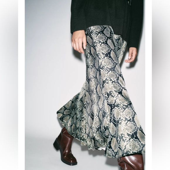 Zara NWT snake skin satin midi skirt - Picture 9 of 13